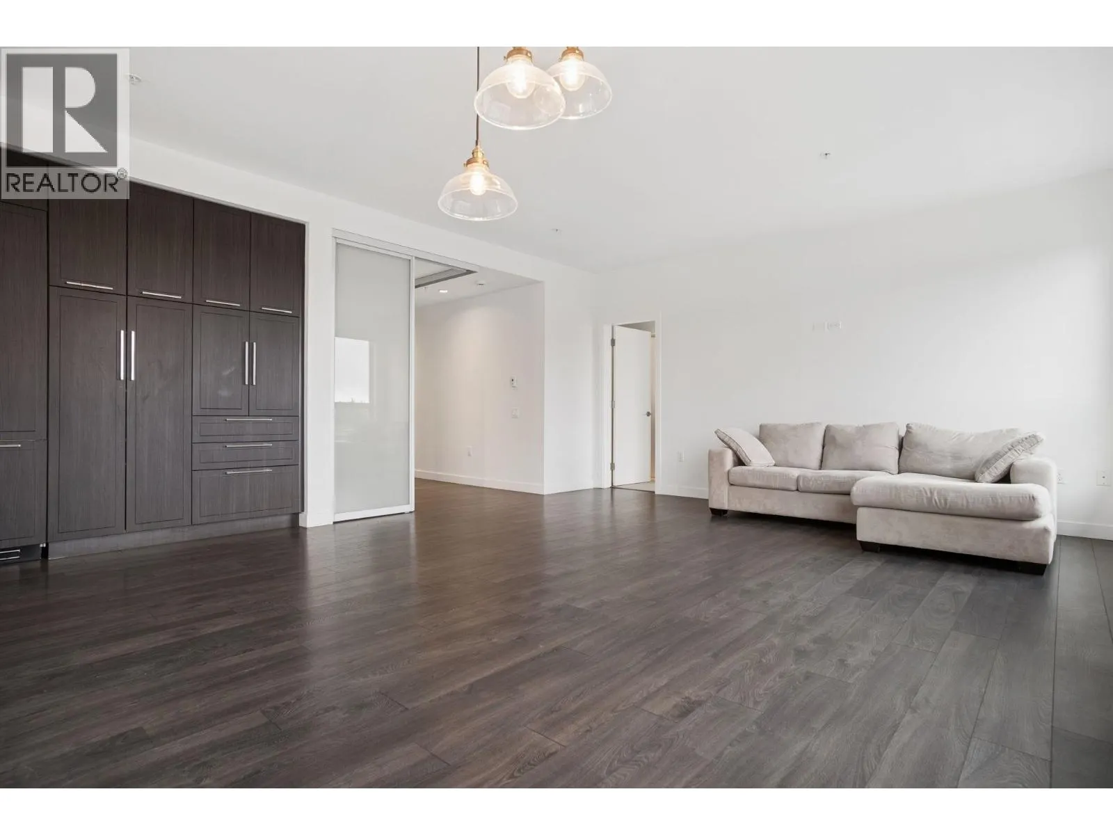 608 6677 CAMBIE STREET