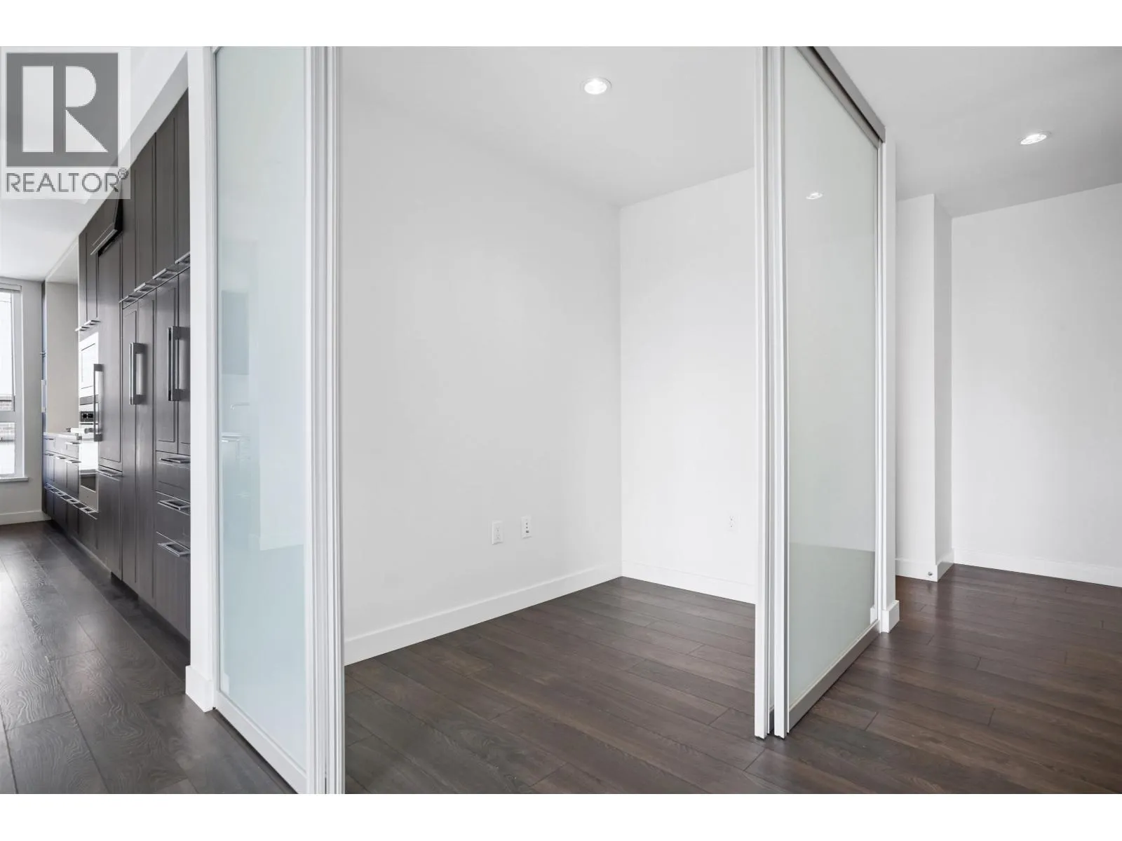 608 6677 CAMBIE STREET