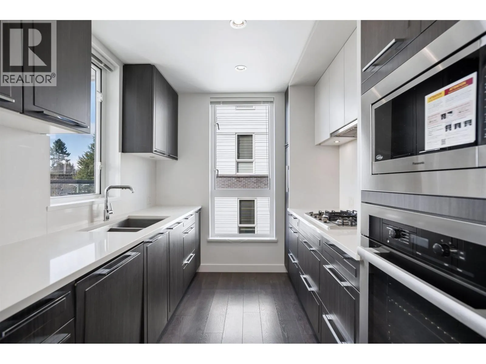 608 6677 CAMBIE STREET