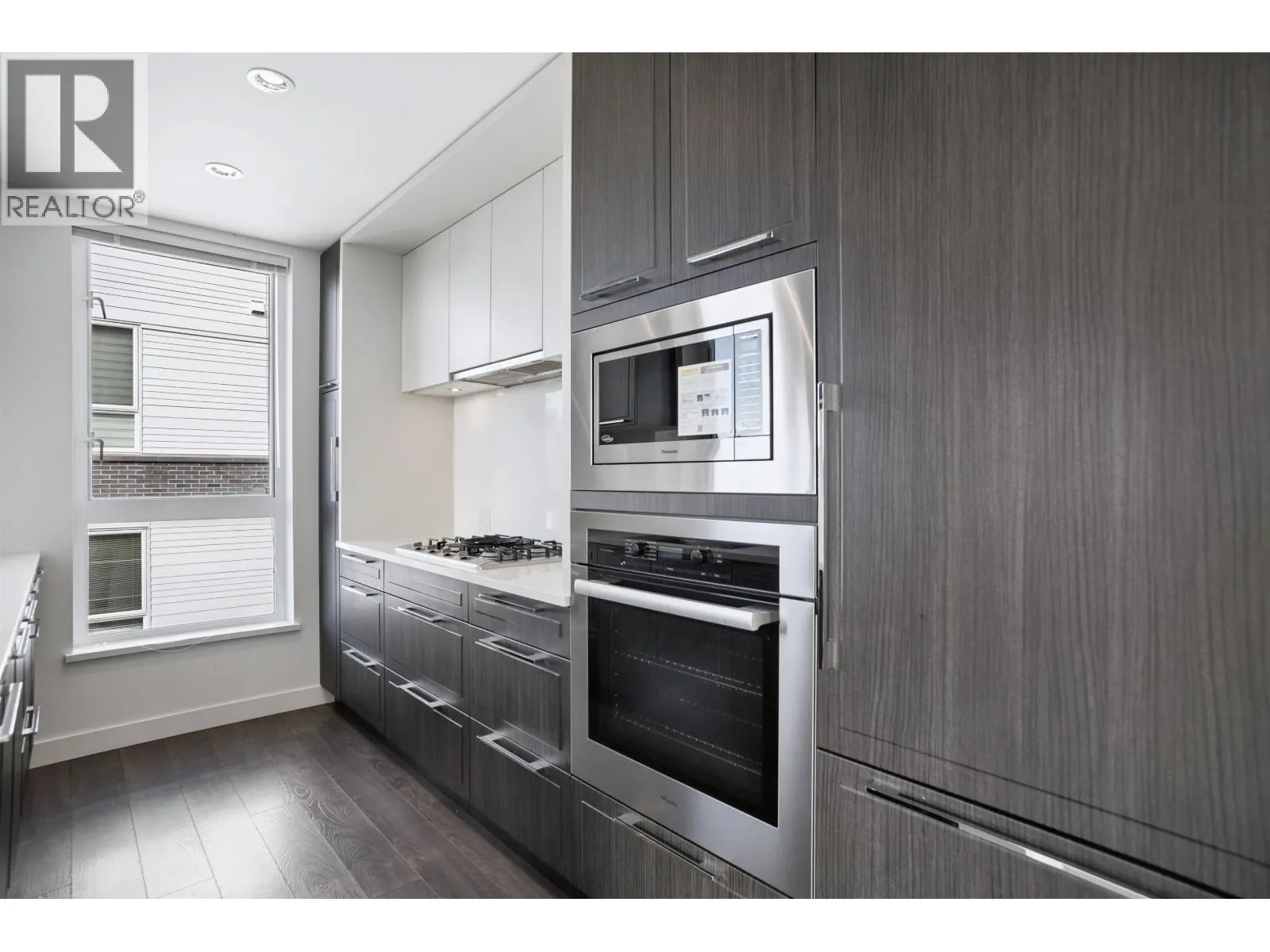 608 6677 CAMBIE STREET