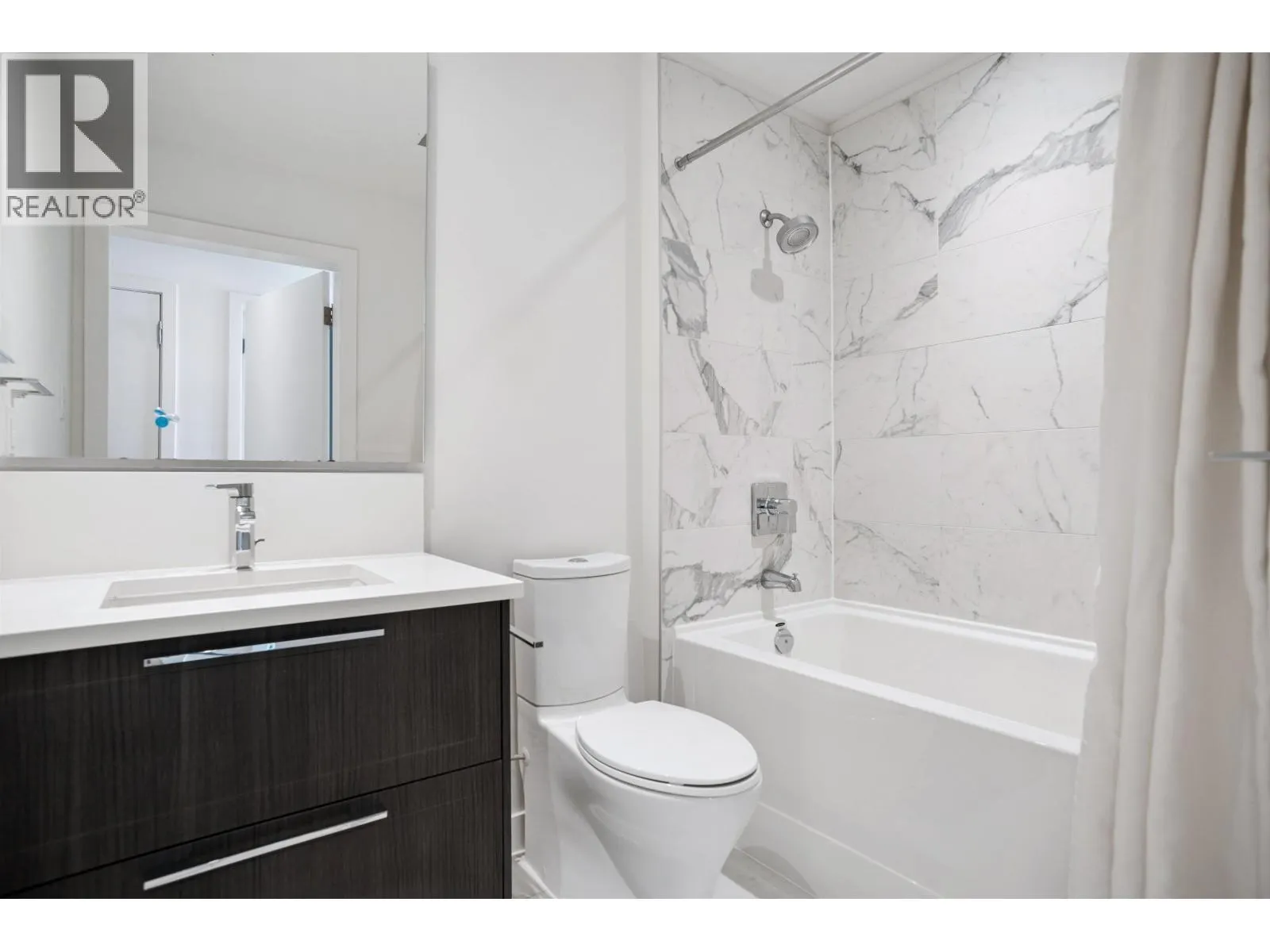 608 6677 CAMBIE STREET