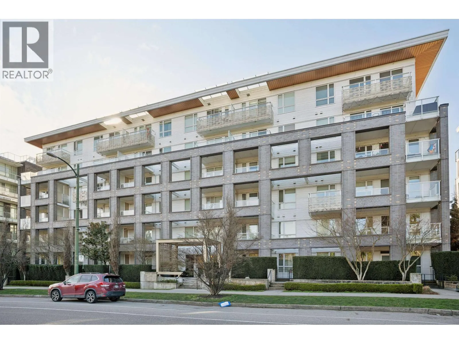 608 6677 CAMBIE STREET