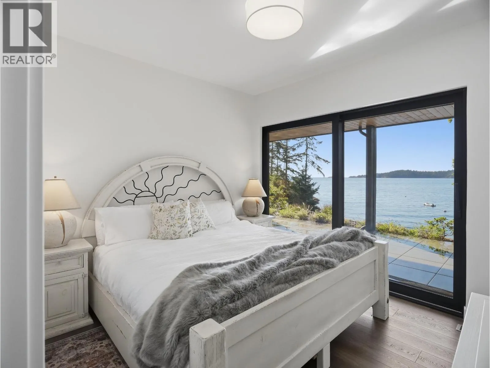 1724 BOWEN BAY ROAD