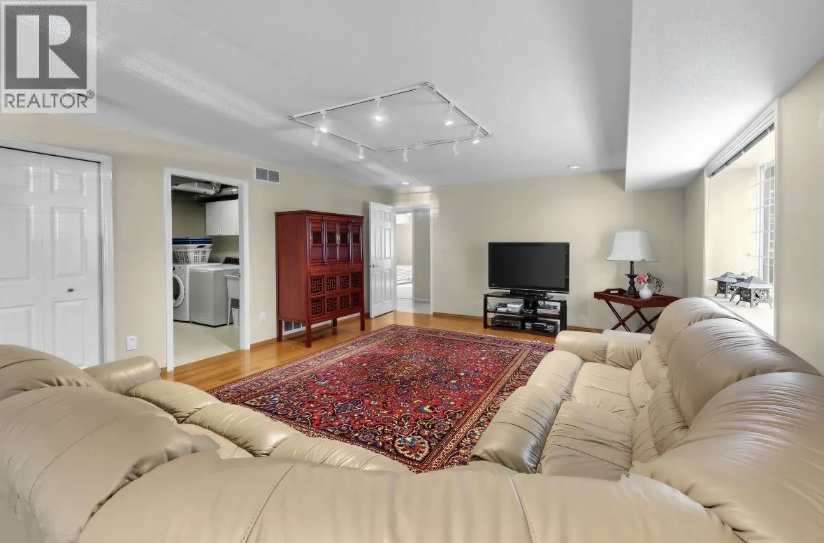 8022 LAKEFIELD DRIVE