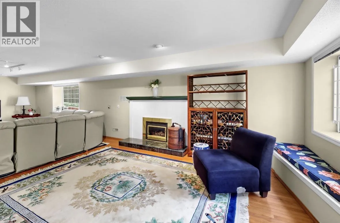 8022 LAKEFIELD DRIVE