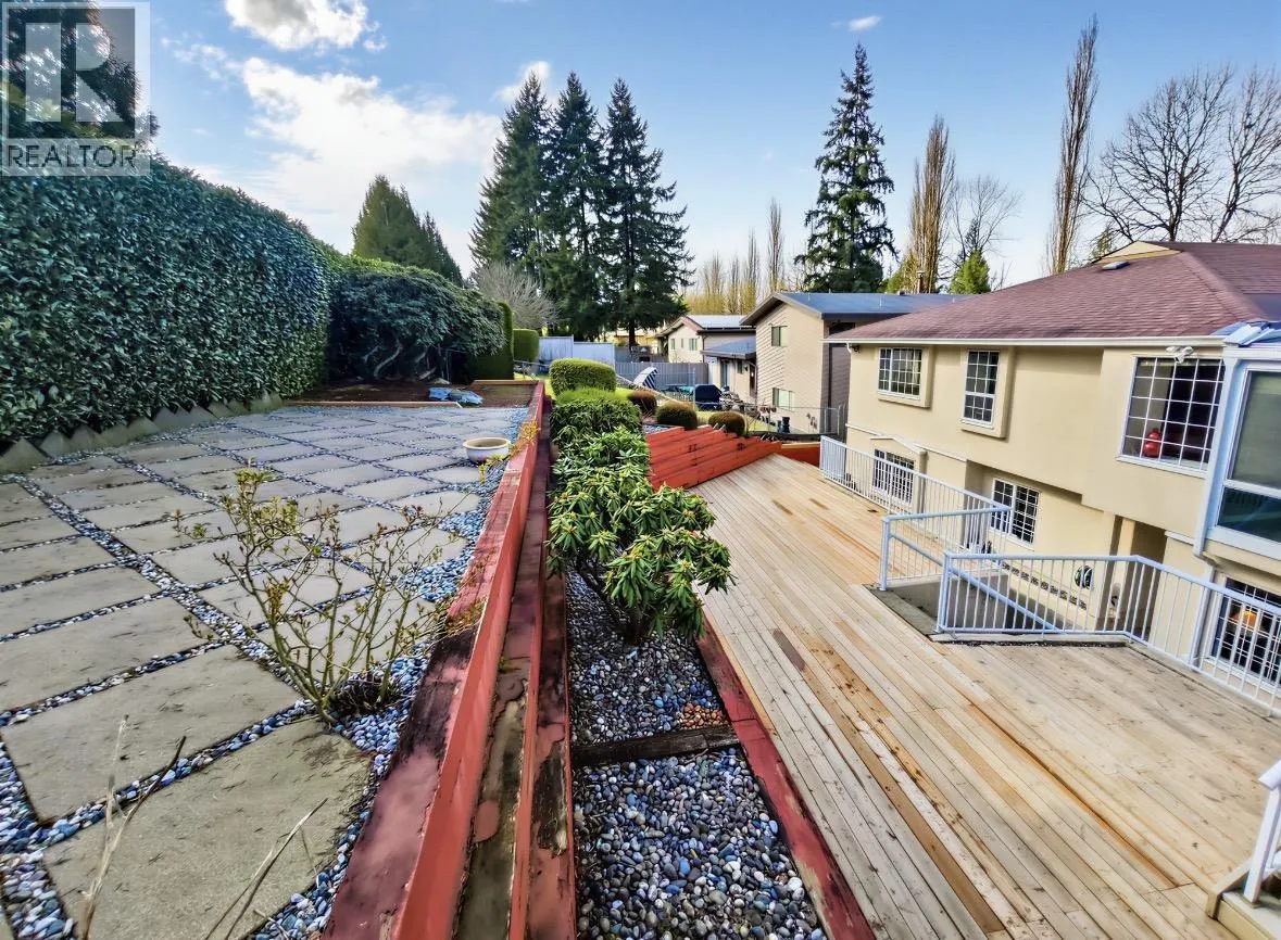 8022 LAKEFIELD DRIVE