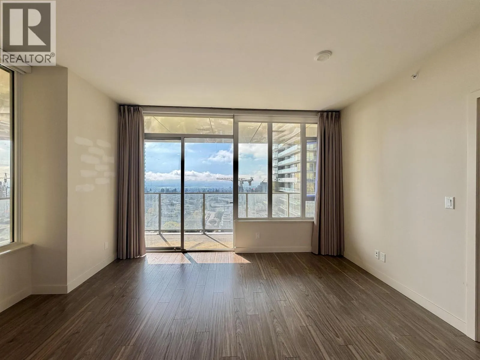1604 6383 MCKAY AVENUE