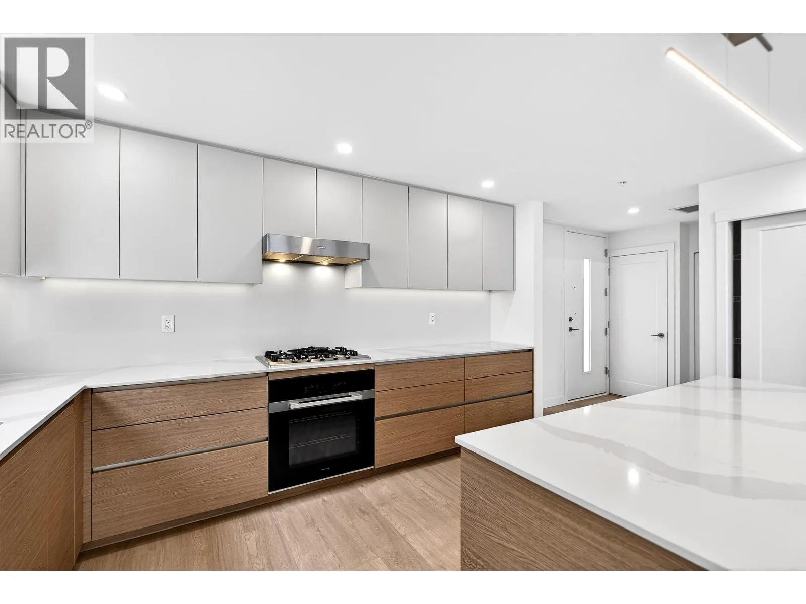 76 10333 RIVER DRIVE