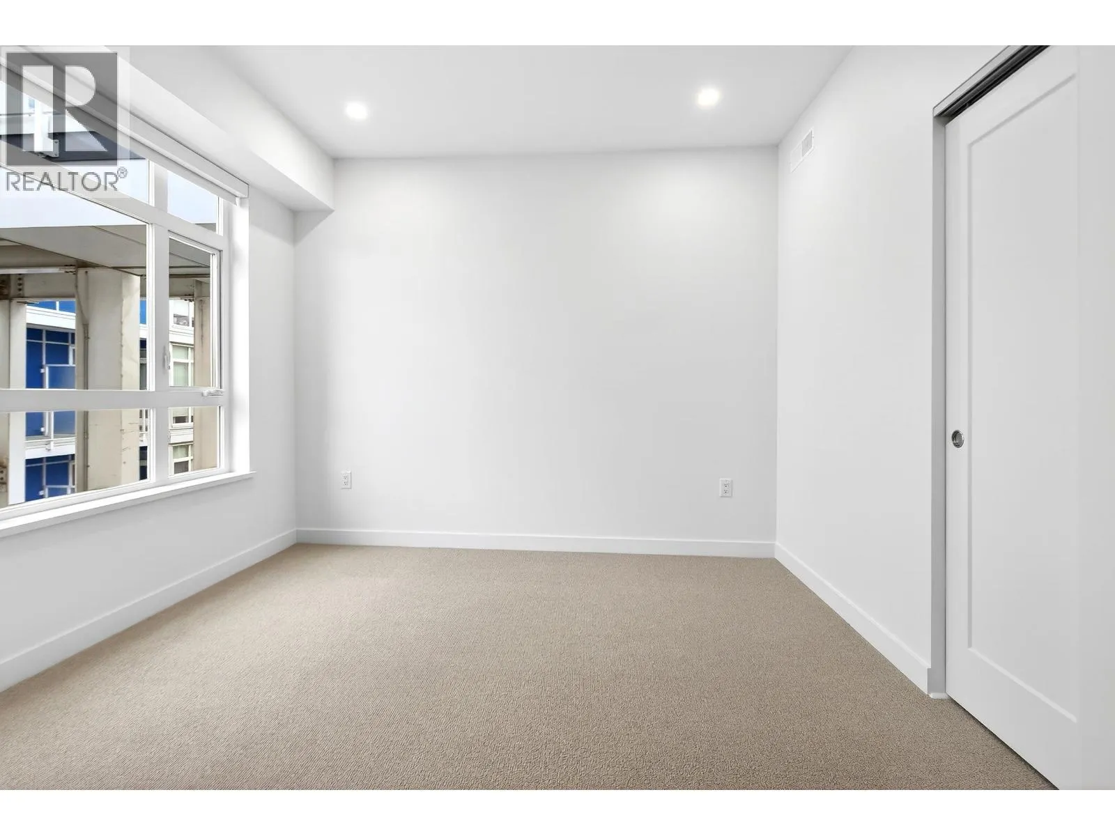76 10333 RIVER DRIVE