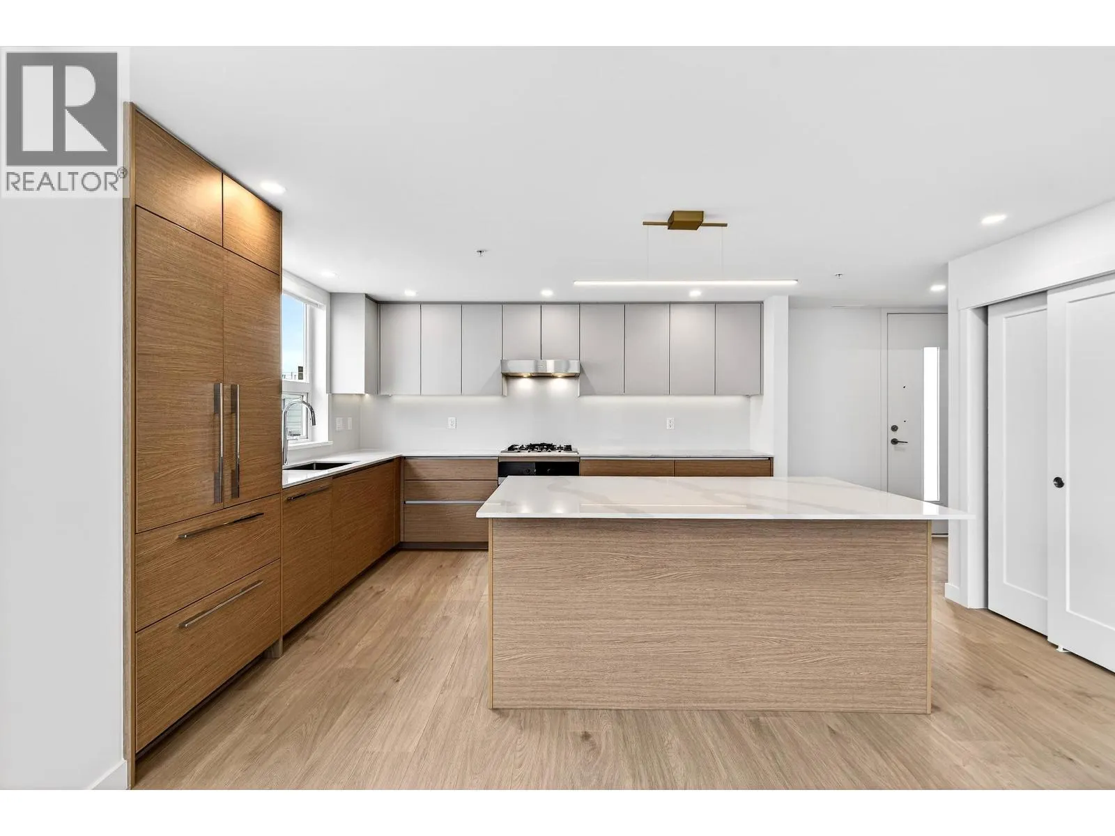 76 10333 RIVER DRIVE