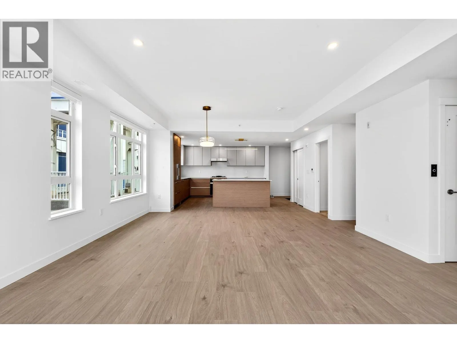 76 10333 RIVER DRIVE