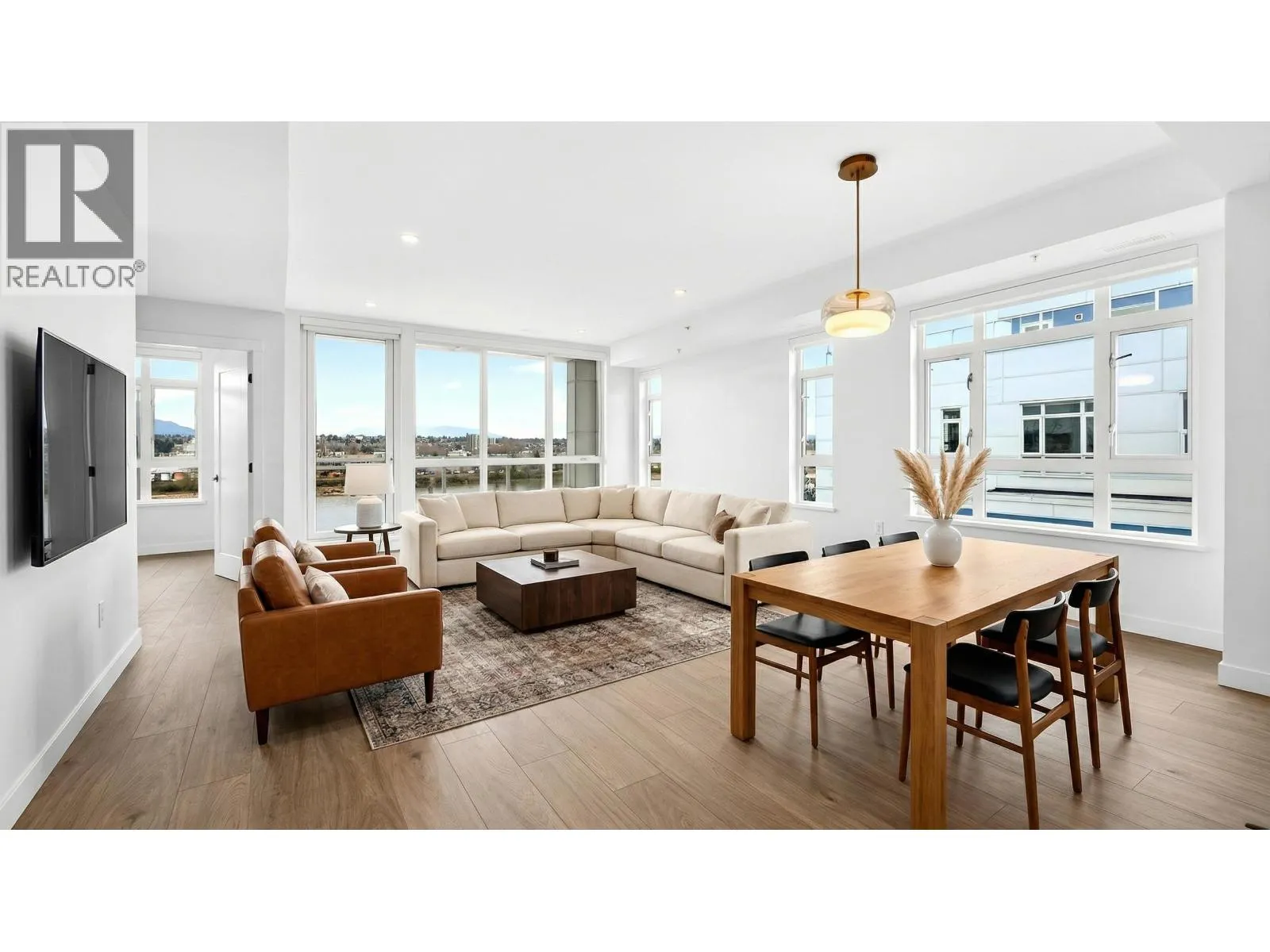 76 10333 RIVER DRIVE