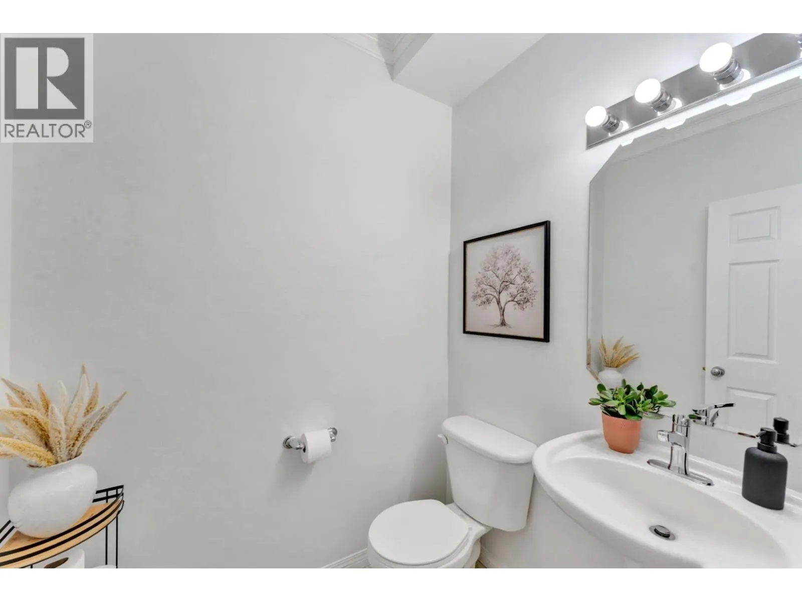 142 1055 RIVERWOOD GATE