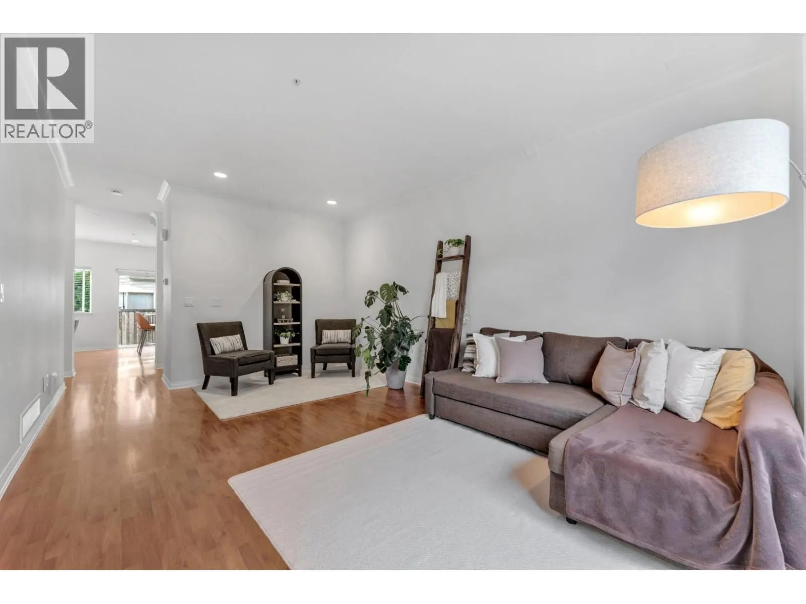 142 1055 RIVERWOOD GATE