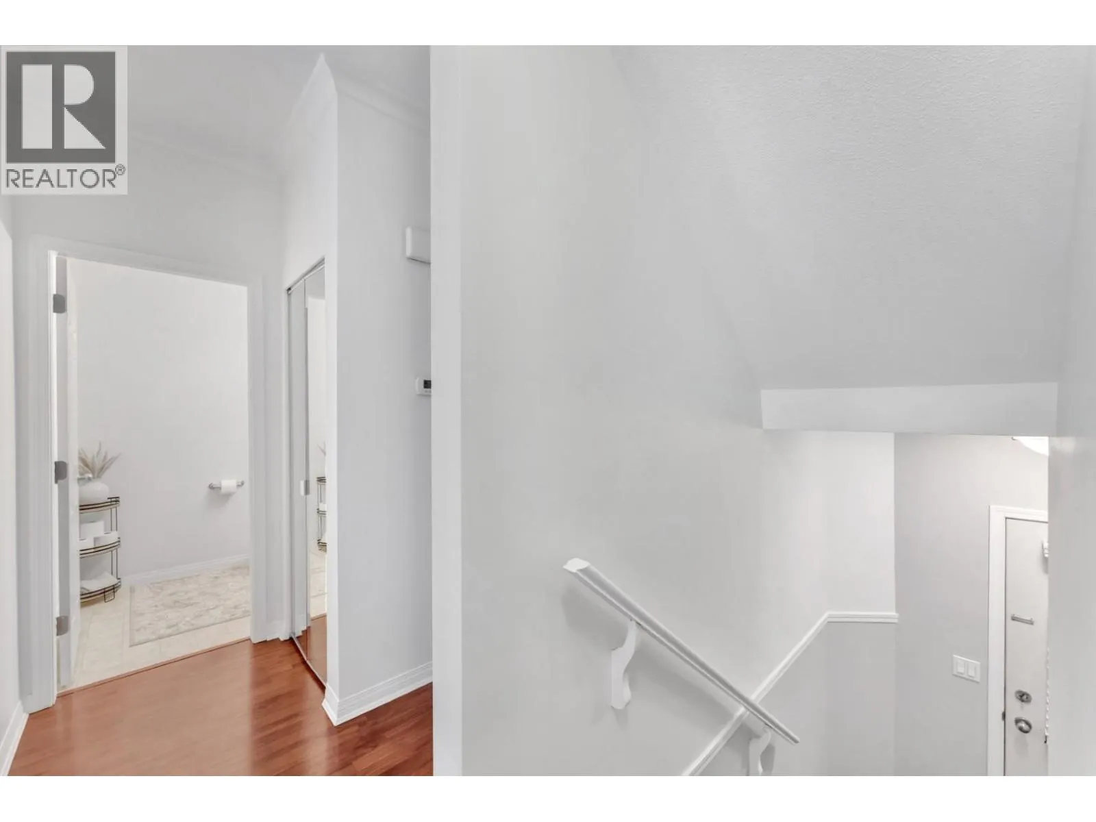 142 1055 RIVERWOOD GATE