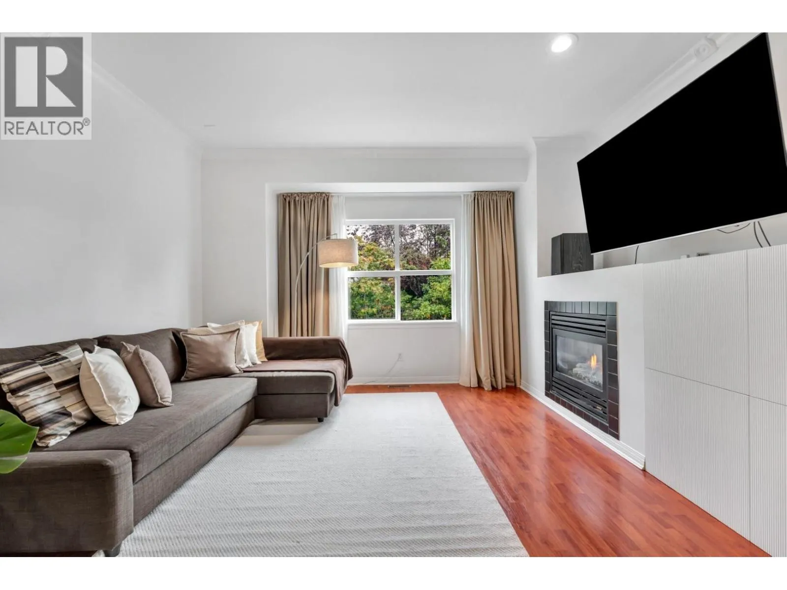 142 1055 RIVERWOOD GATE