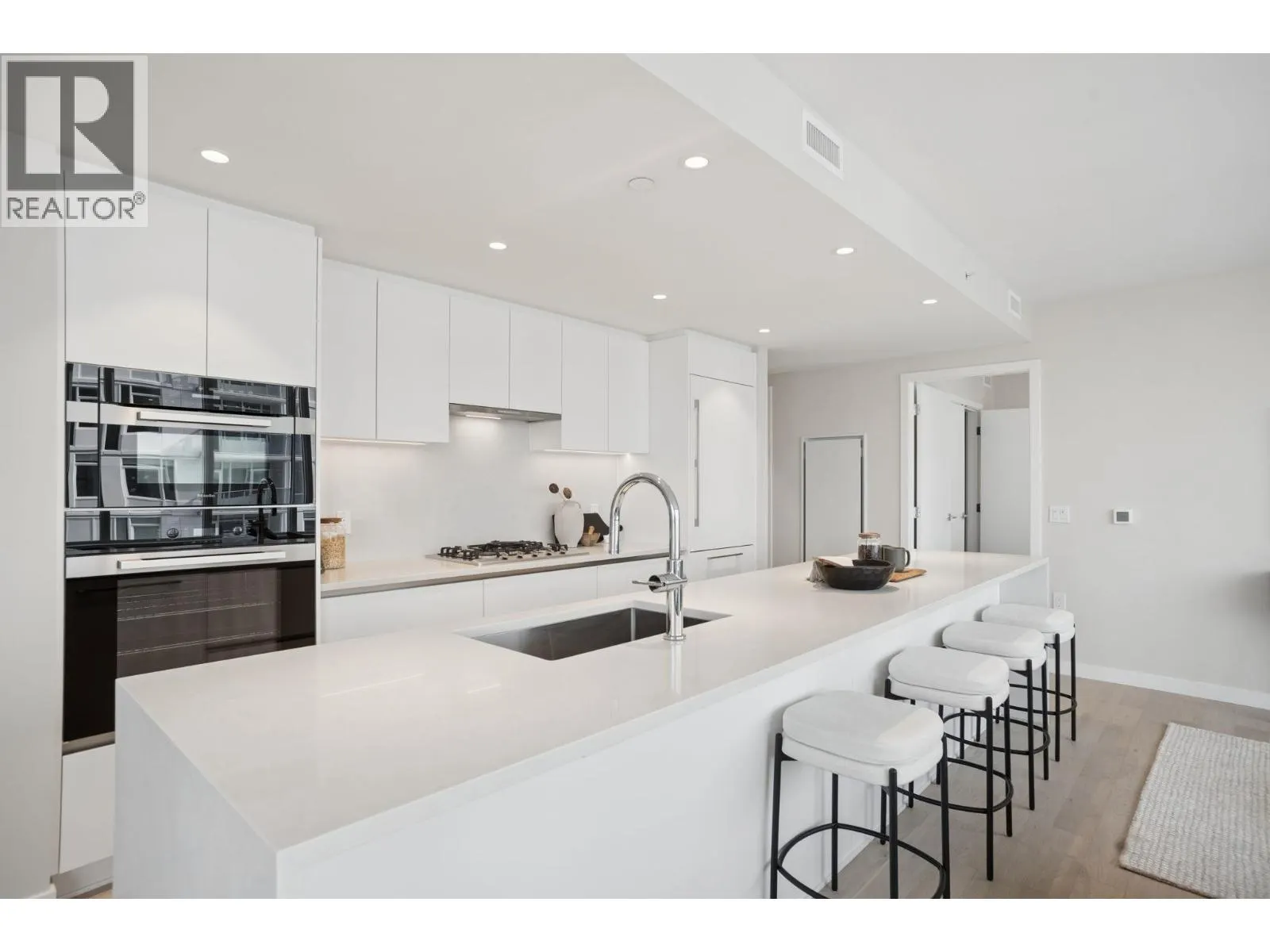 1203 485 W 42 AVENUE