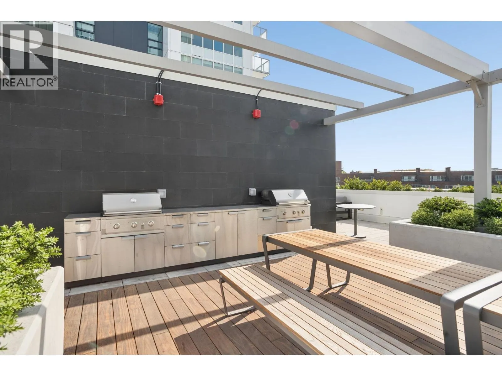 1203 485 W 42 AVENUE