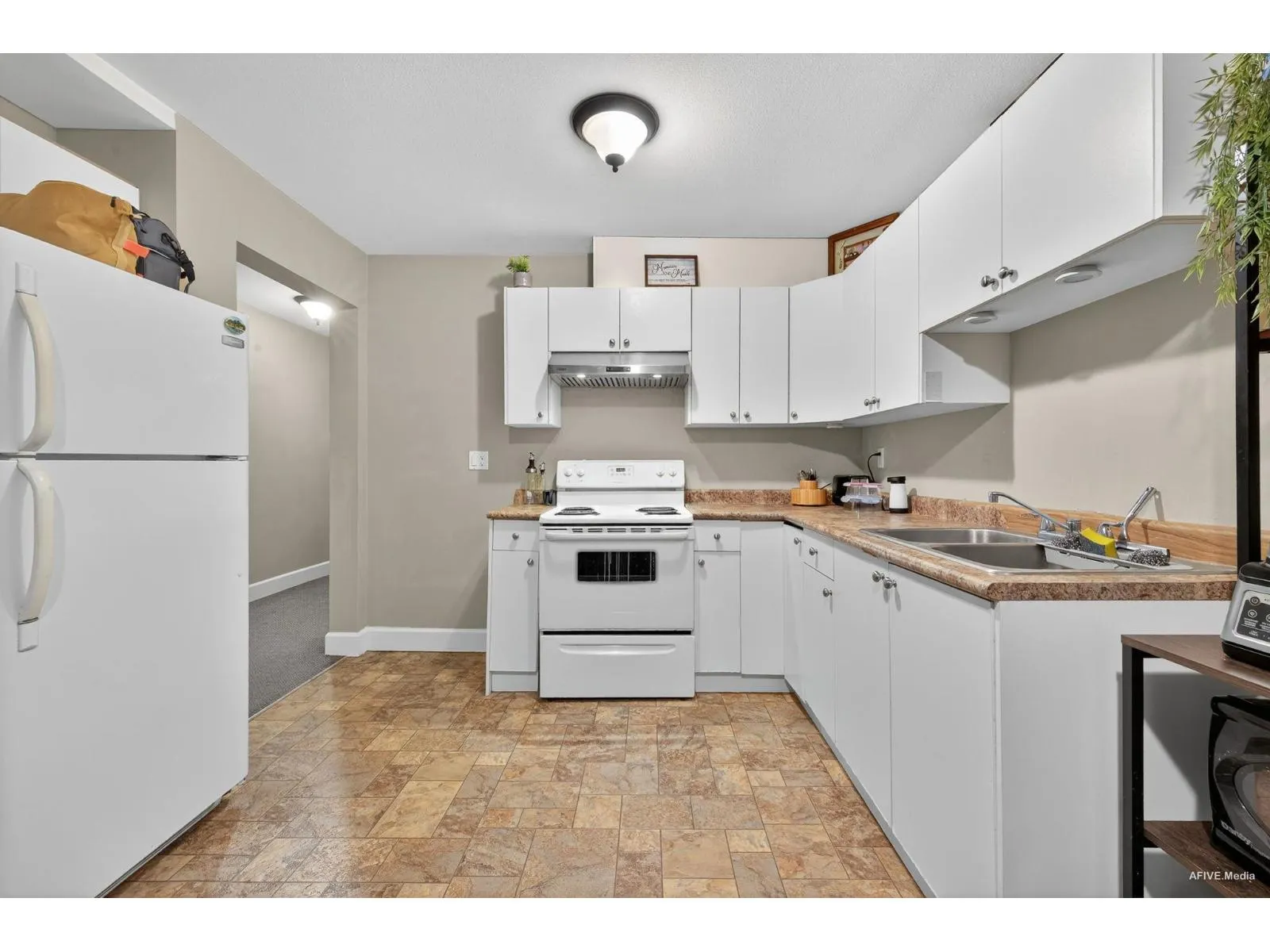Avenue 17372 64A AVENUE