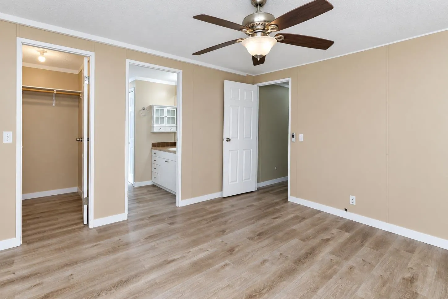 91 41168 LOUGHEED HIGHWAY