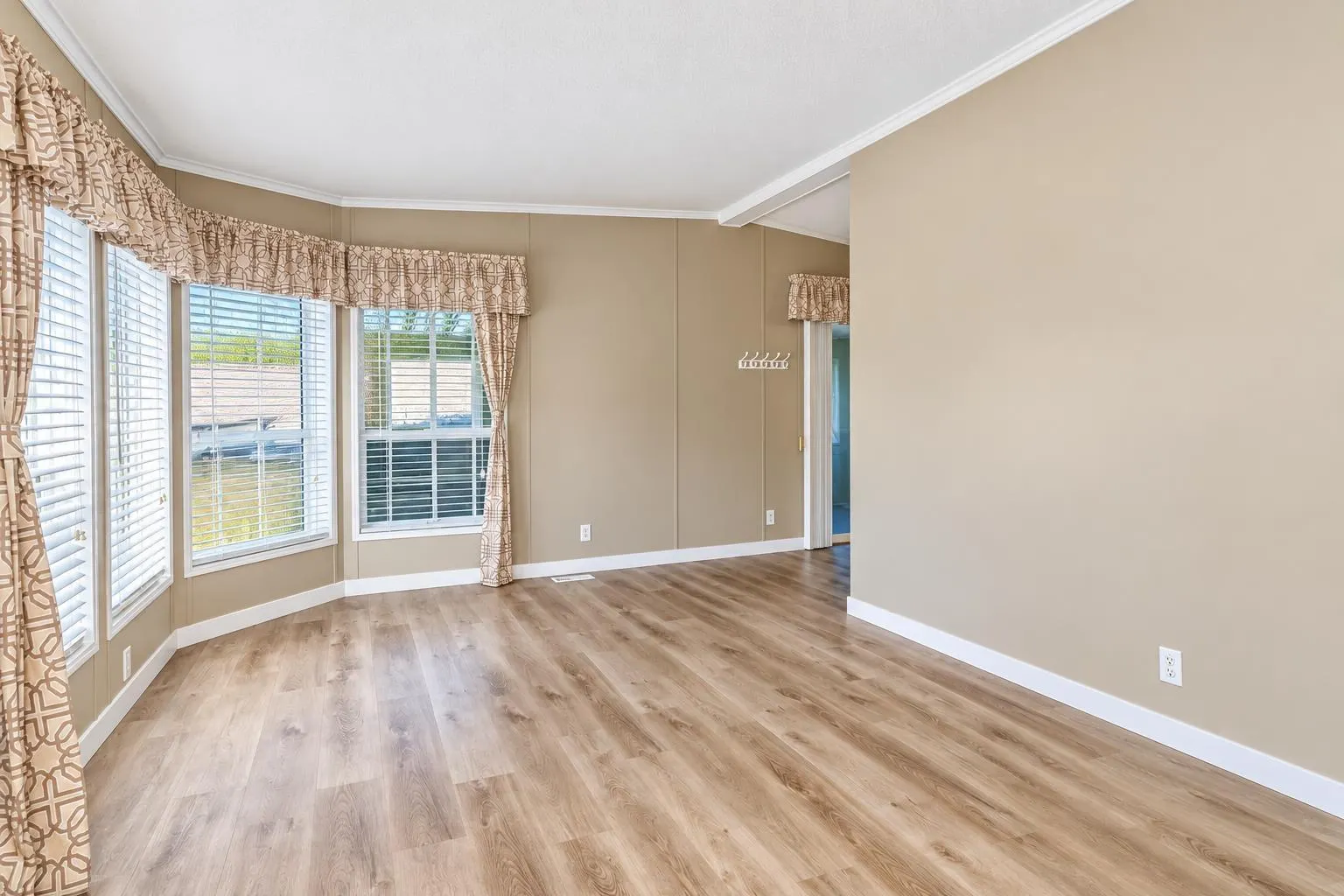 91 41168 LOUGHEED HIGHWAY