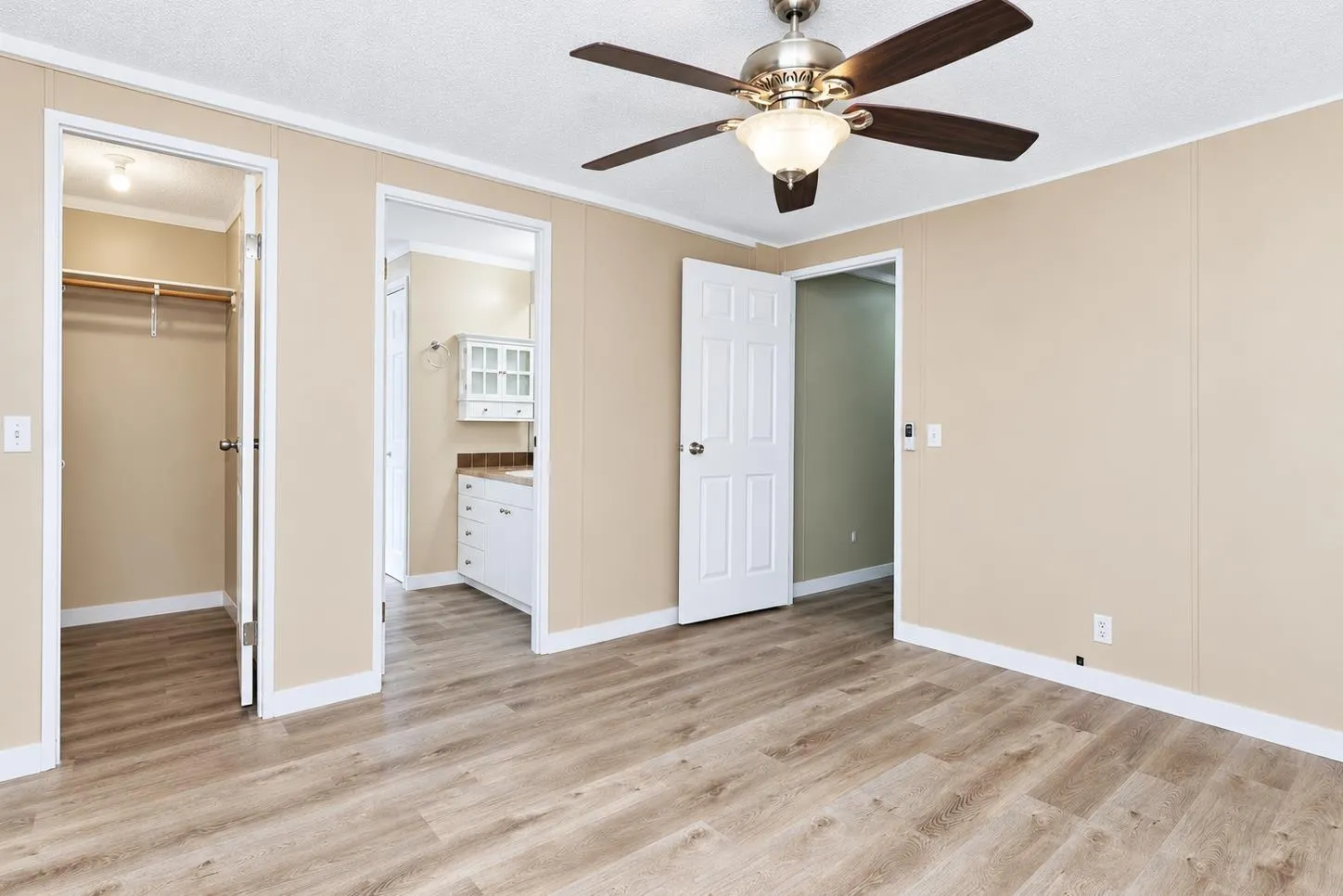 91 41168 LOUGHEED HIGHWAY