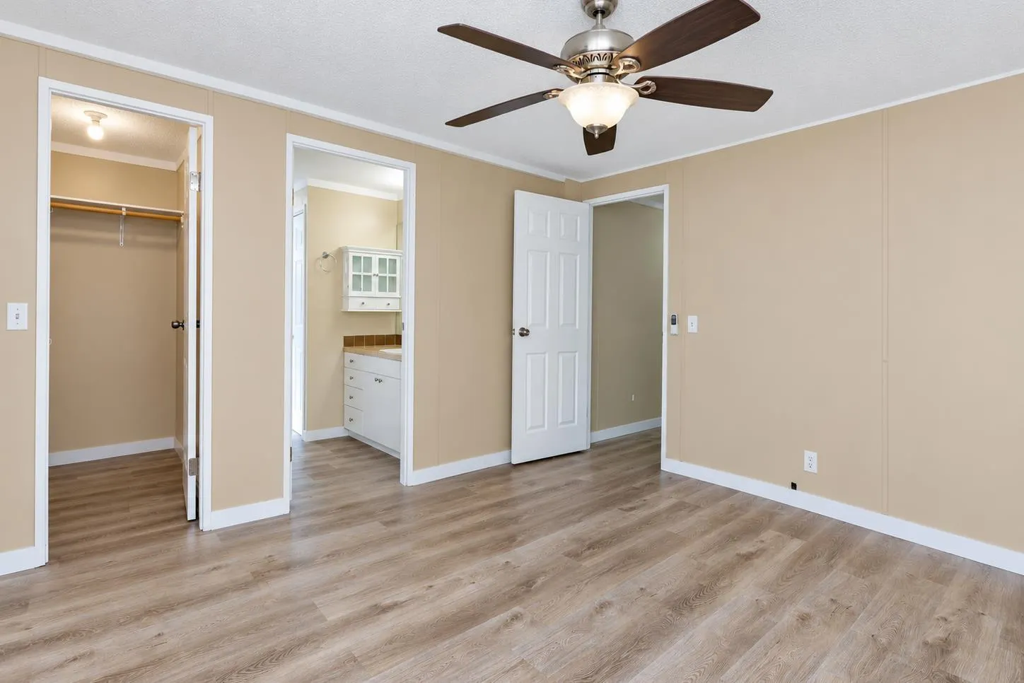 91 41168 LOUGHEED HIGHWAY