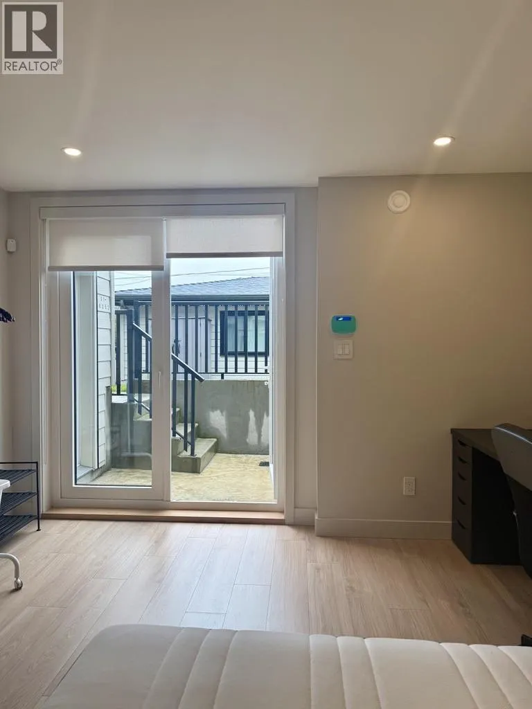 studio 6252 KITCHENER STREET