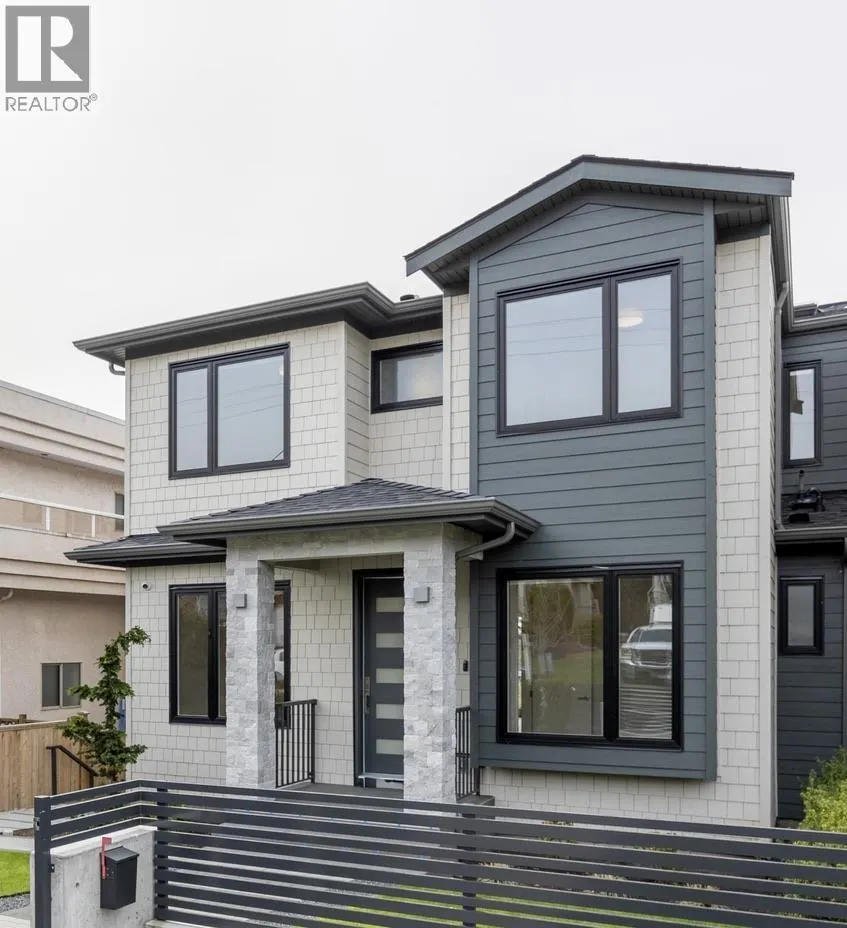 studio 6252 KITCHENER STREET