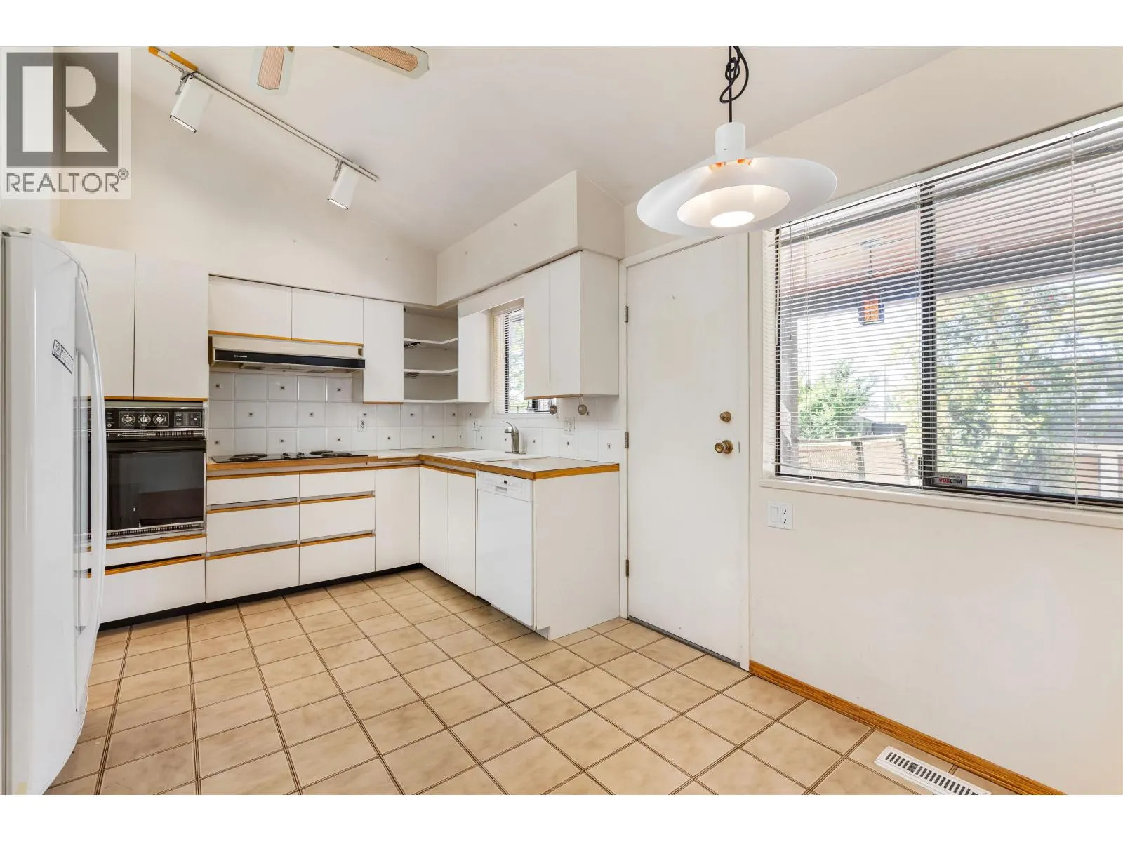 2019 PAULUS CRESCENT