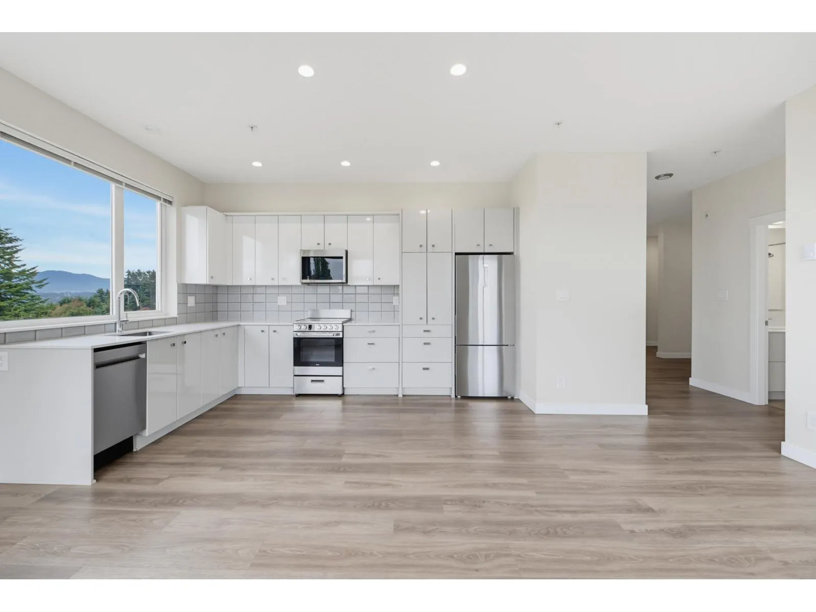 509 10838 WHALLEY BOULEVARD