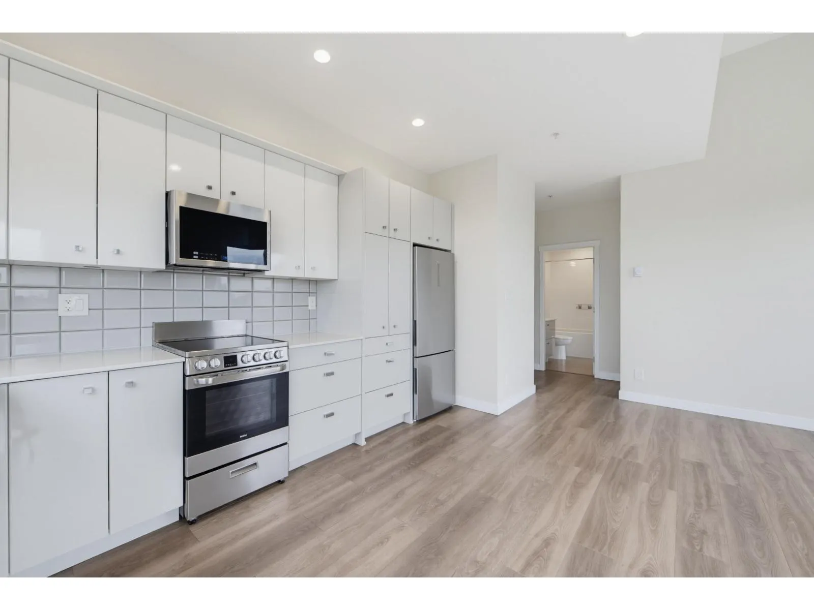 509 10838 WHALLEY BOULEVARD