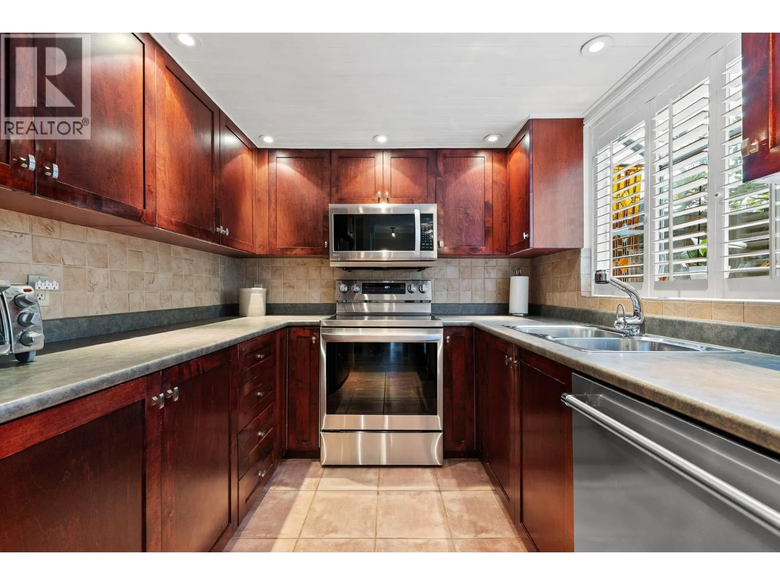 2894 MOUNT SEYMOUR PARKWAY