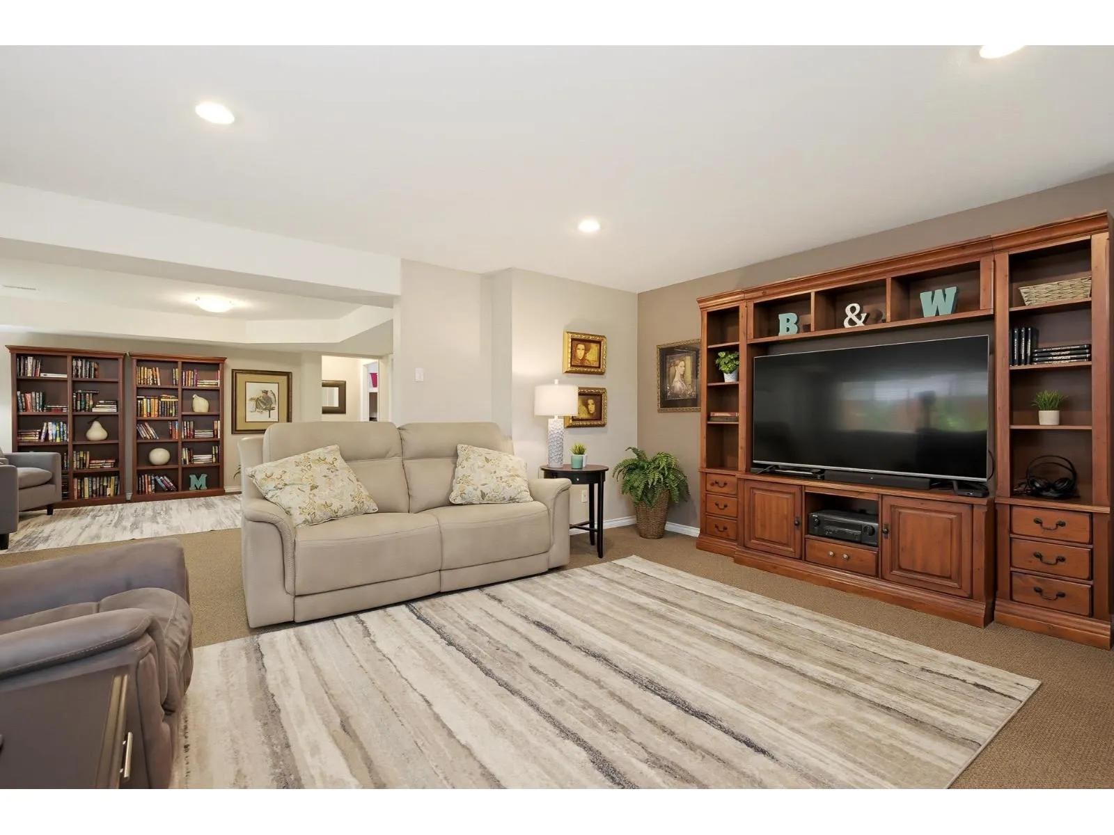 2816 WOODLAND DRIVE