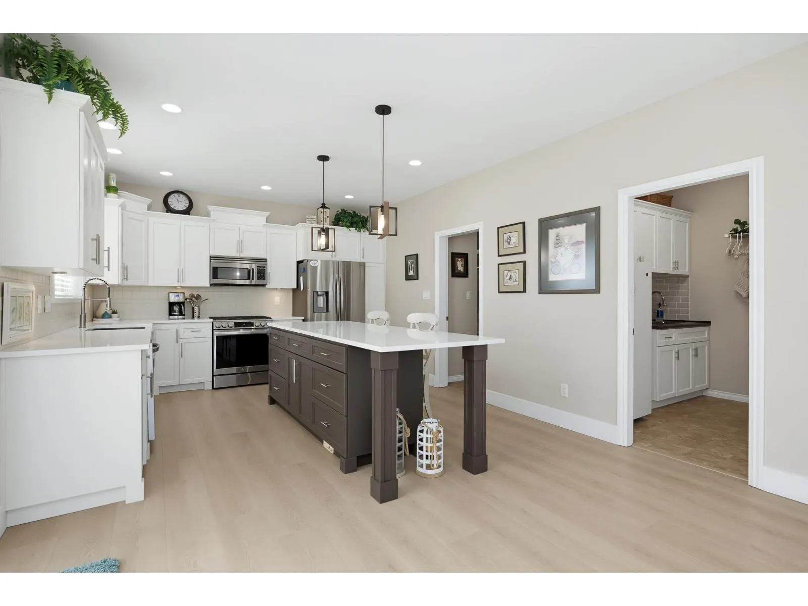 2816 WOODLAND DRIVE