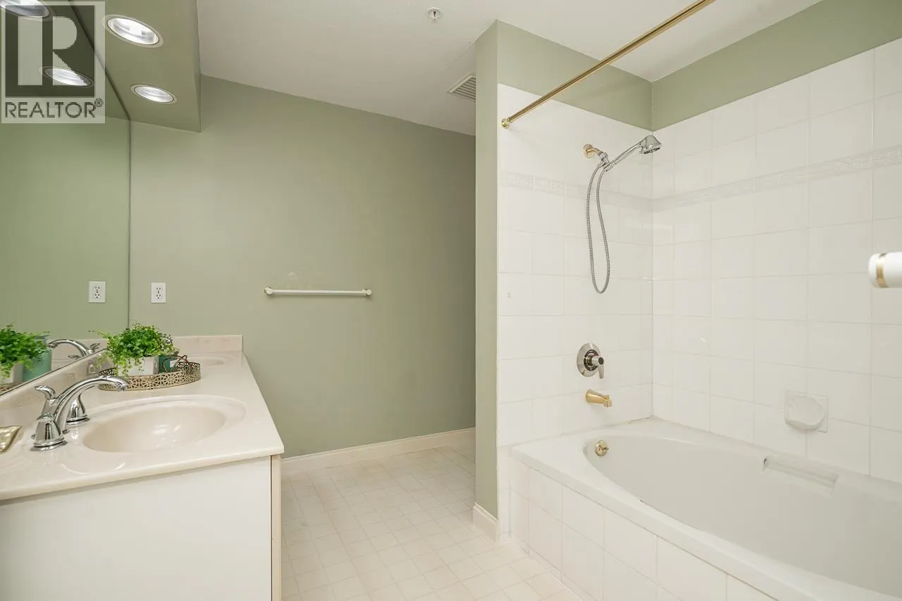 104 2995 PRINCESS CRESCENT