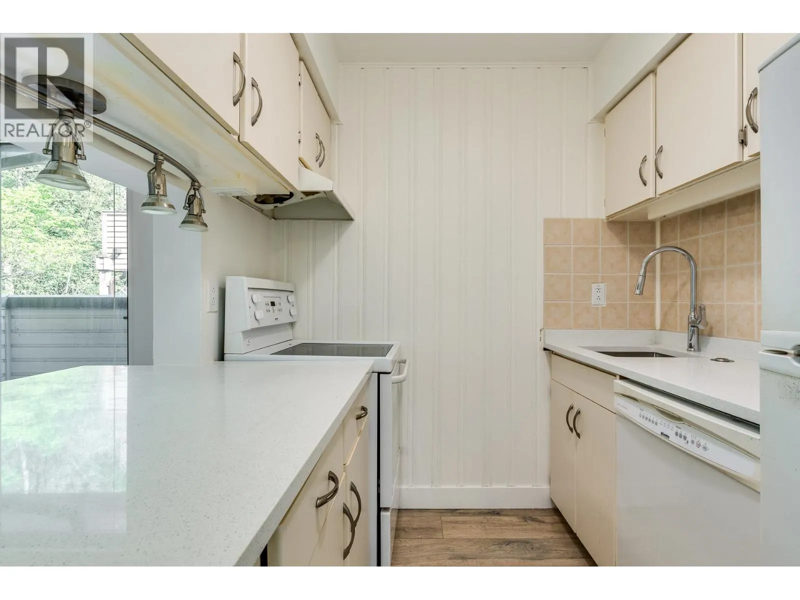 212 3275 MOUNTAIN HIGHWAY