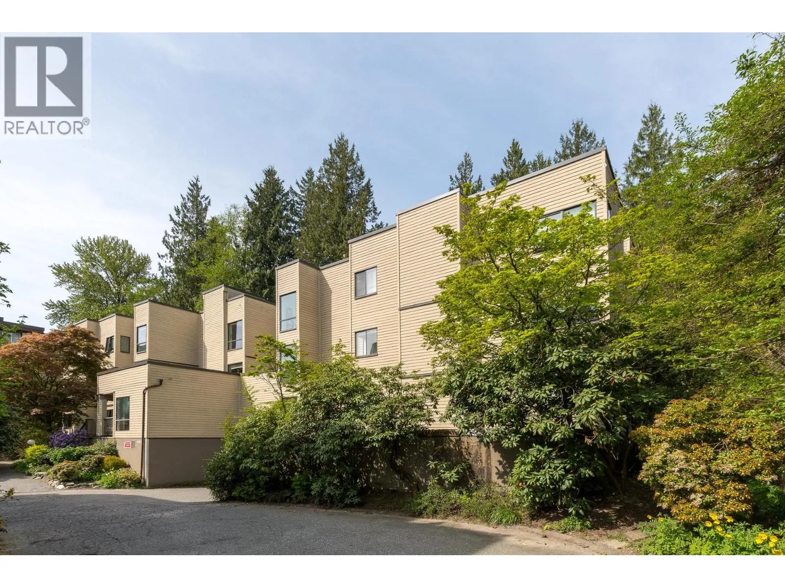 212 3275 MOUNTAIN HIGHWAY