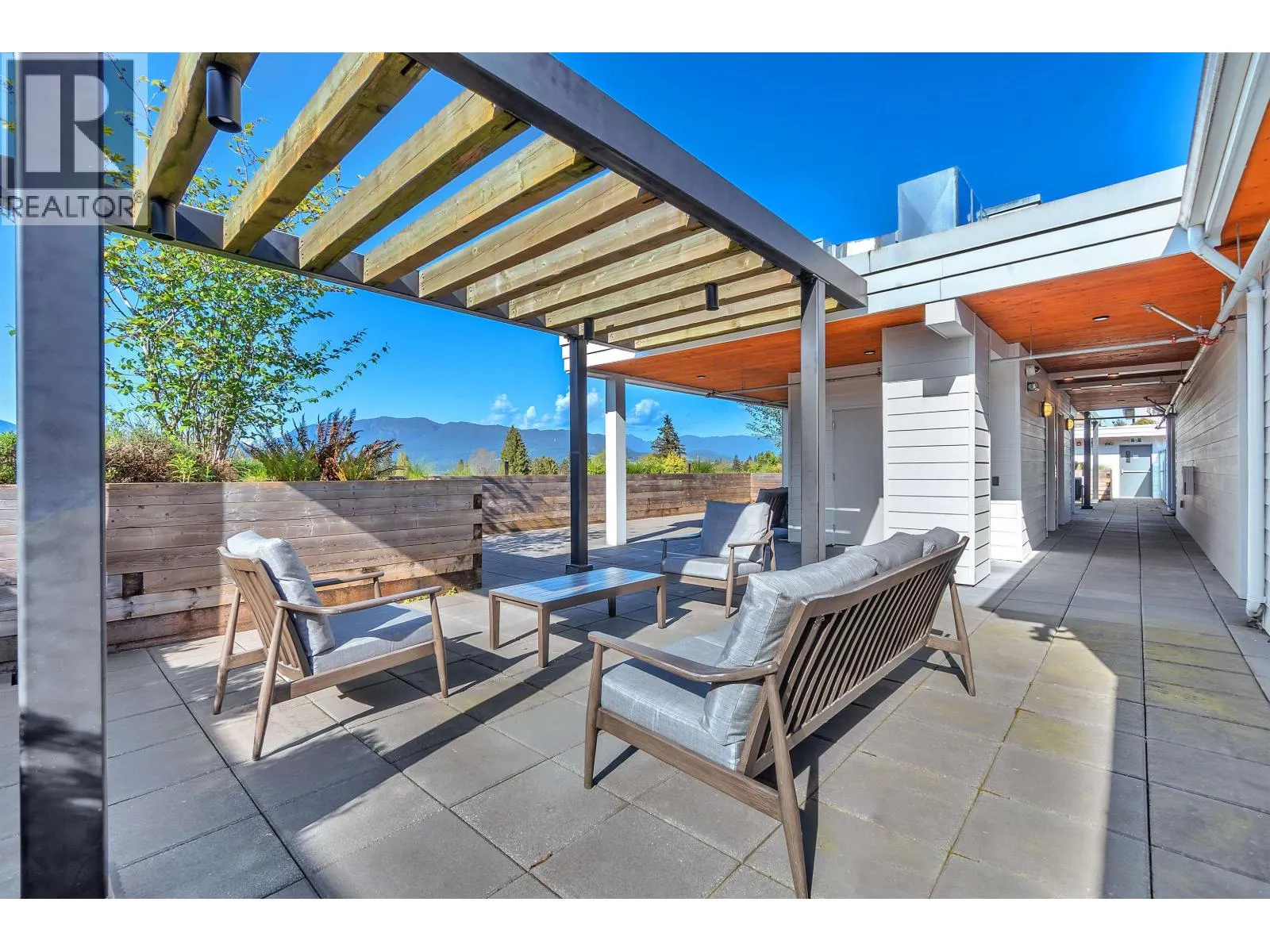 212 707 COMO LAKE AVENUE
