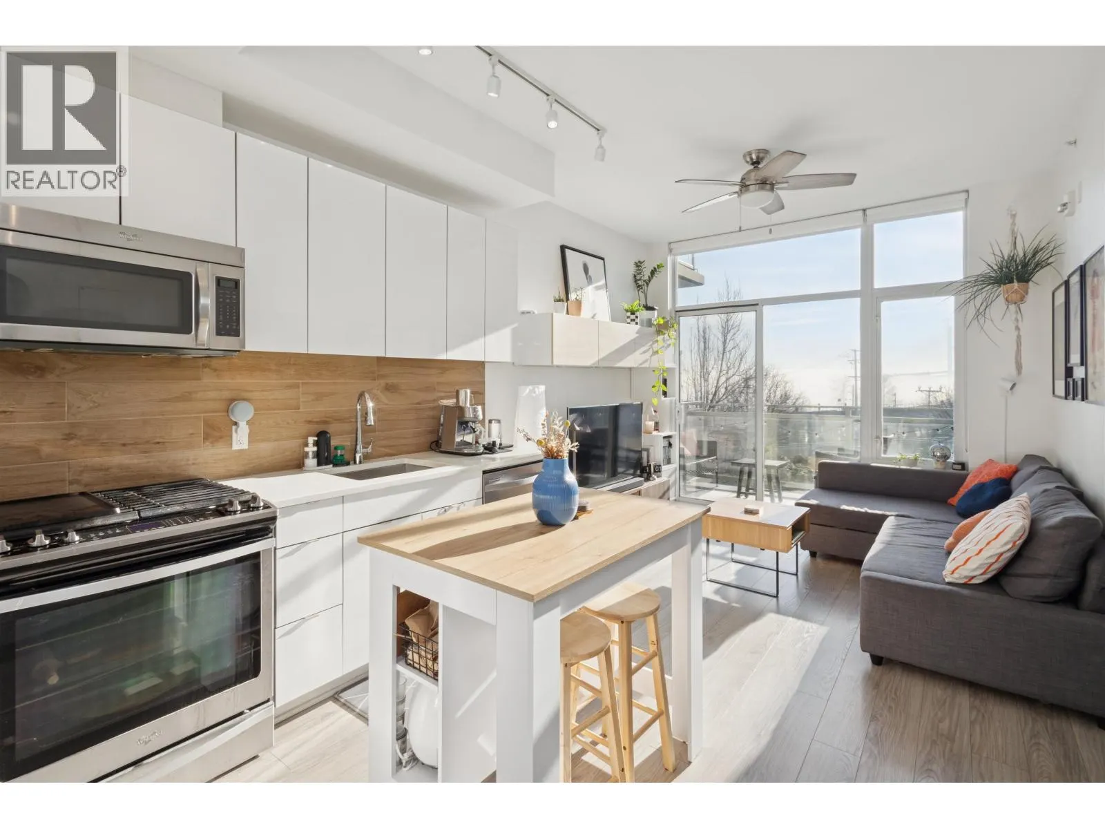 208 200 NELSON'S CRESCENT