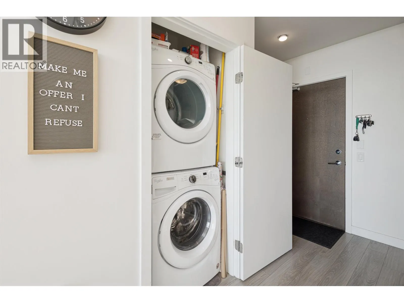 208 200 NELSON'S CRESCENT