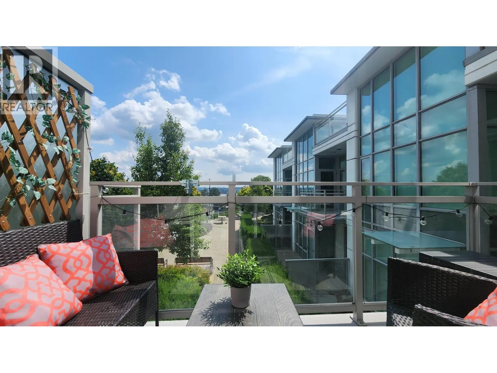 208 200 NELSON'S CRESCENT