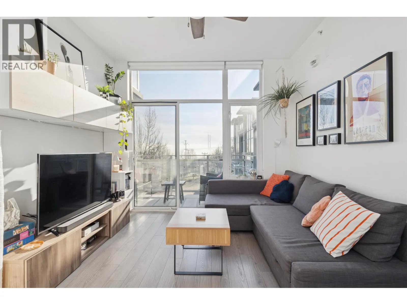 208 200 NELSON'S CRESCENT