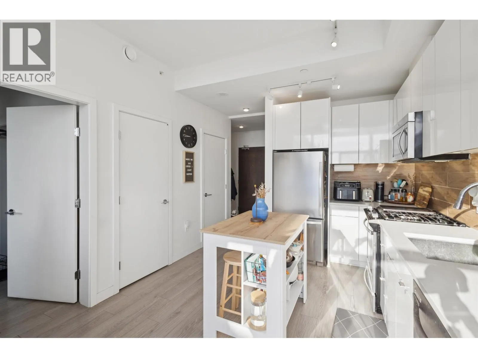 208 200 NELSON'S CRESCENT