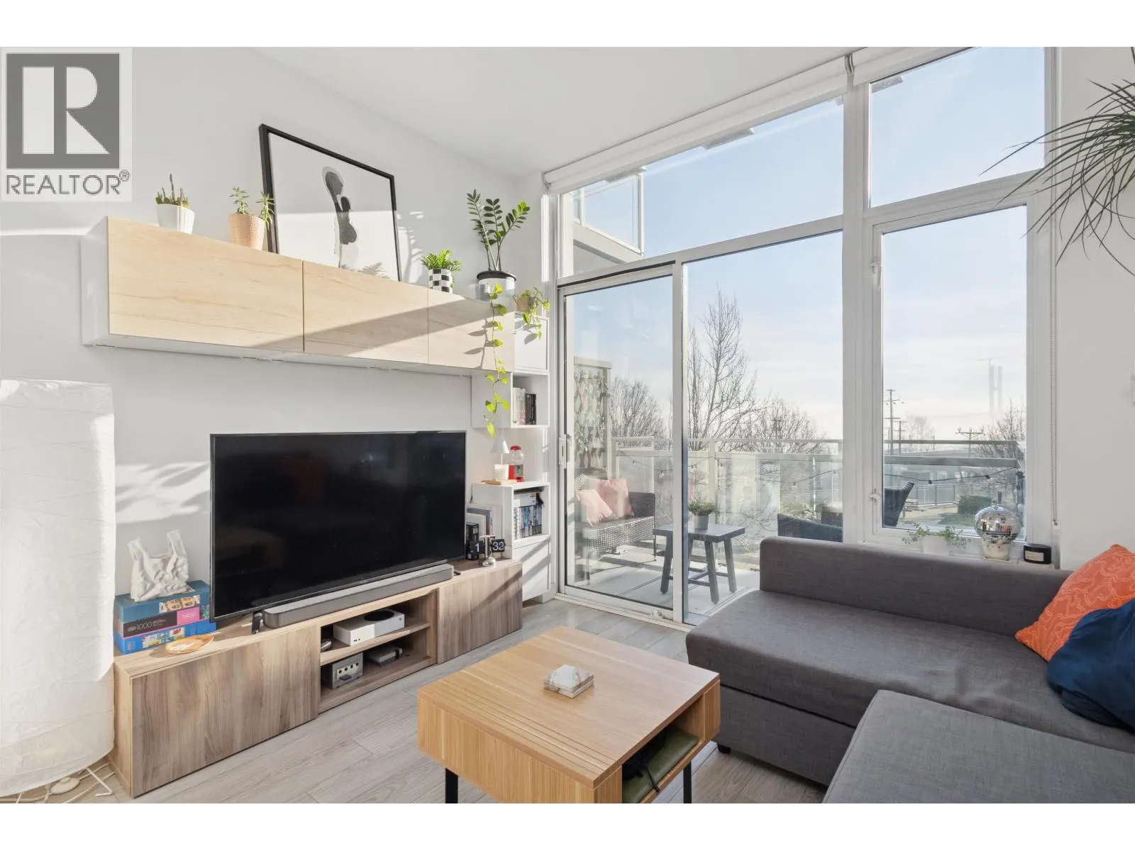208 200 NELSON'S CRESCENT