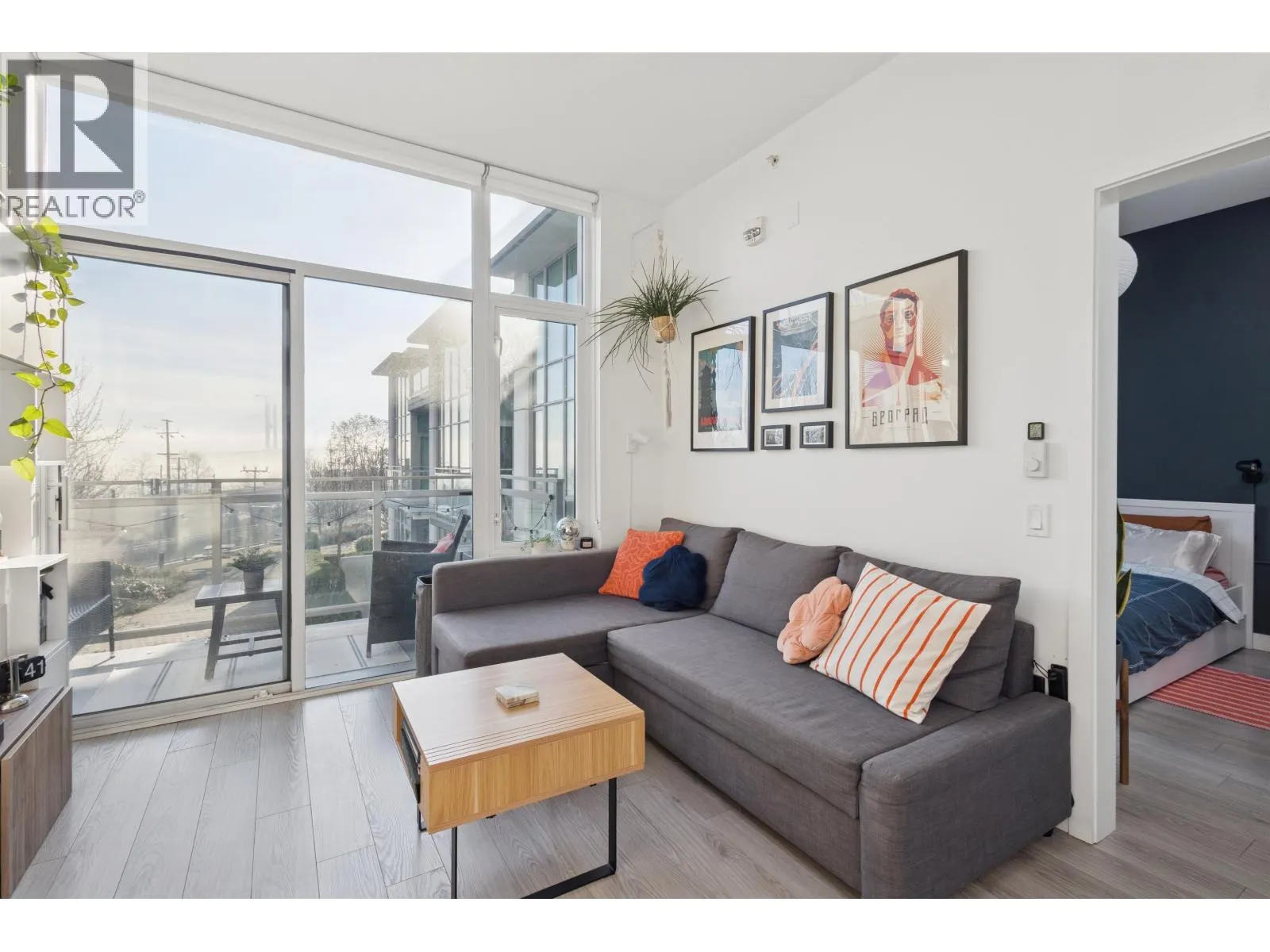 208 200 NELSON'S CRESCENT