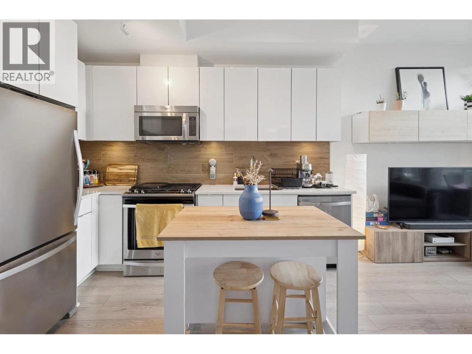 208 200 NELSON'S CRESCENT