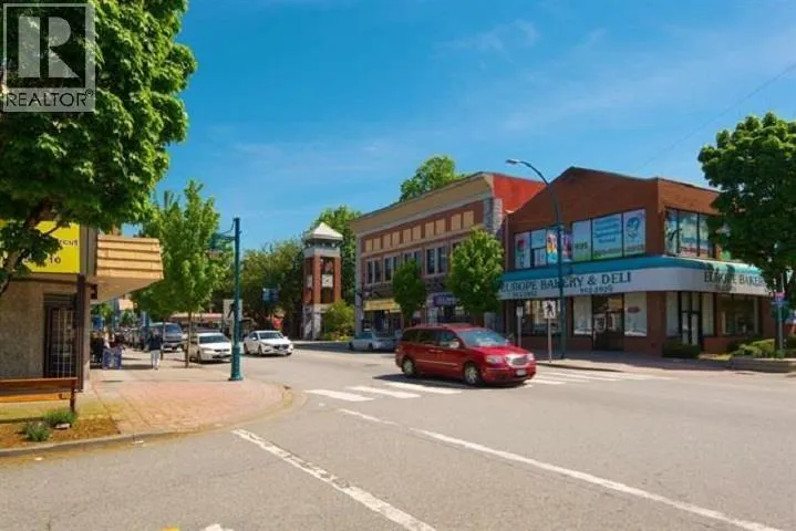 401 2362 WHYTE AVENUE