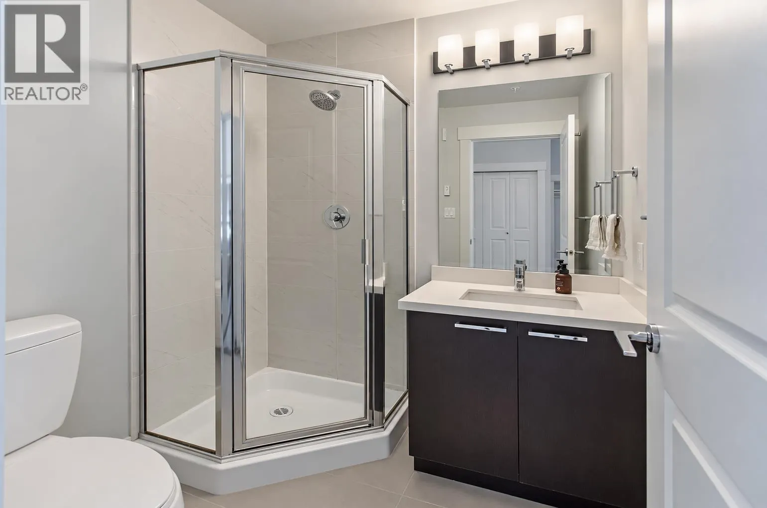 401 2362 WHYTE AVENUE