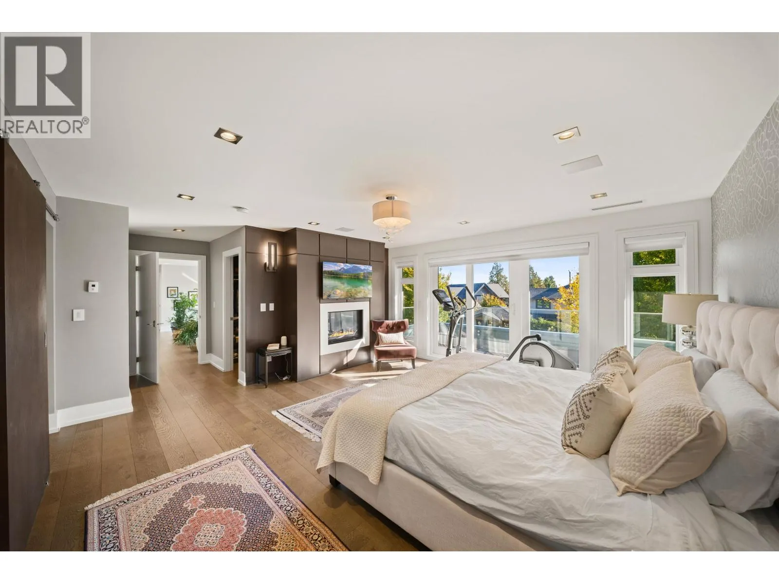 966 BEAUMONT DRIVE